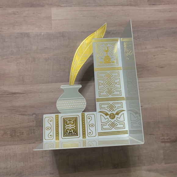 Harry Potter Laser-Cut Magical Objects Metal Bookend NEW - Picture 1 of 3